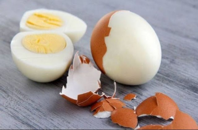 Ένα φοβερό κόλπο για να μην σπάμε τα αυγά στο βράσιμο!