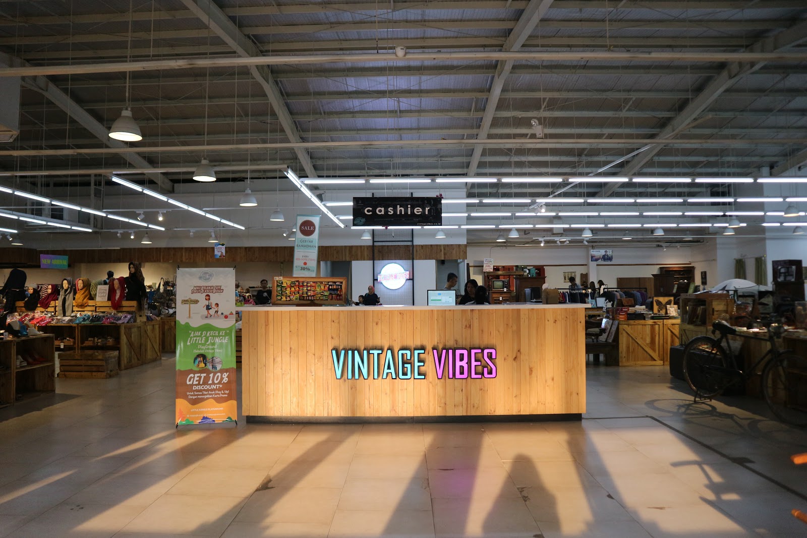 Shopping di Thrift Store "Vintage Vibes" ~ Diario Area Williana Nana