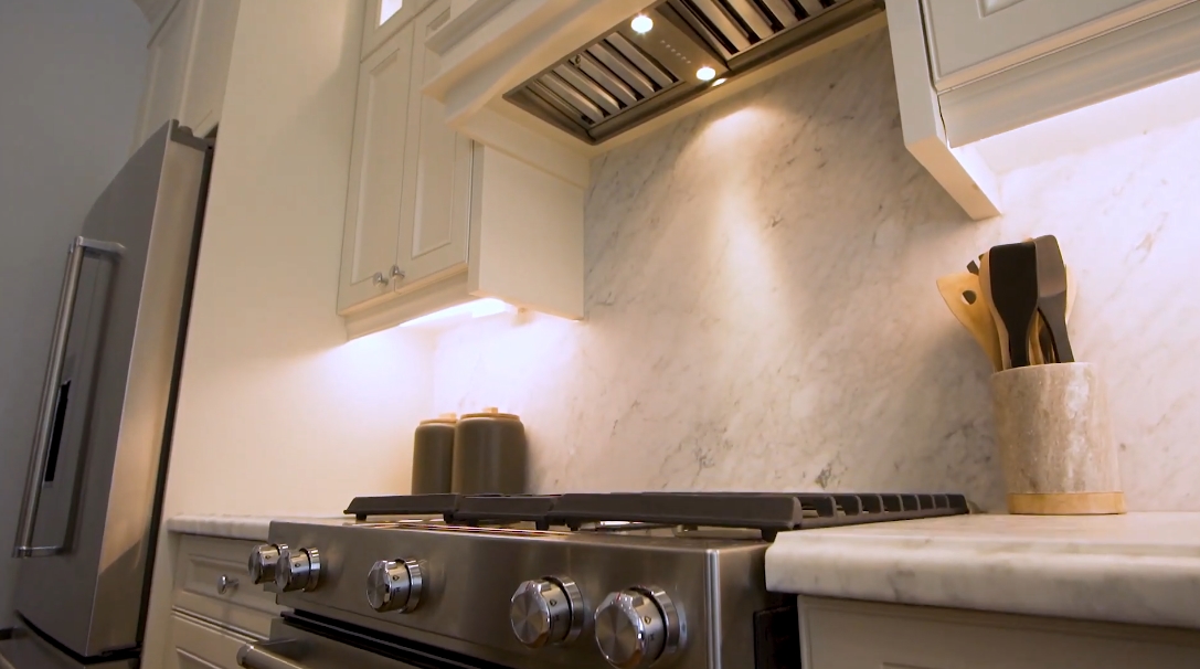 29 Photos vs. 17 Hawthorn Ave, Toronto, ON Interior Design Luxury Home Tour