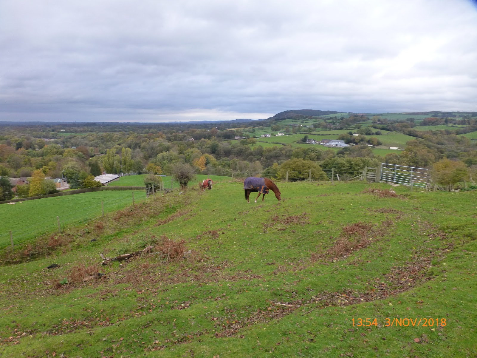 Harris Hikers Mow Cop and Congleton Edge via the Cheshire Ring Canal