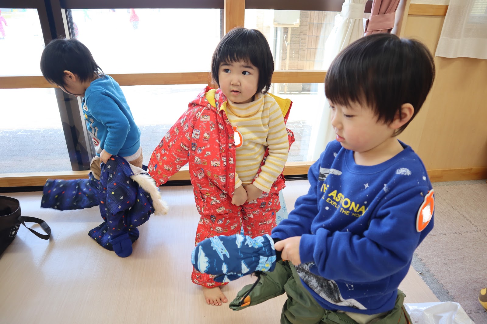 ひまわり保育園 ♪雪やこんこ あられやこんこ