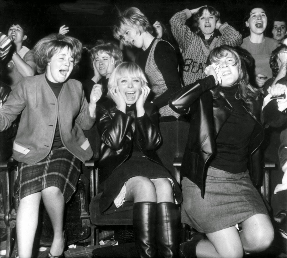 50 Interesting Black and White Photographs of the Beatlemania during ...