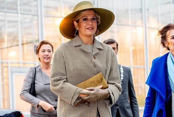 Queen Maxima wore Natan dress and Natan suede pumps, Diamond earrings She carried Natan clutch bag. Wageningen University