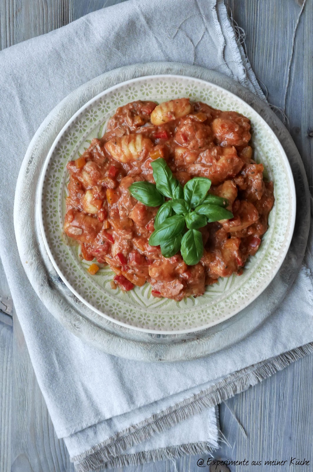 Experimente aus meiner Küche: Gnocchi in Thunfisch-Paprika-Soße Experimente aus meiner Küche: Gnocchi in Thunfisch-Paprika-Soße