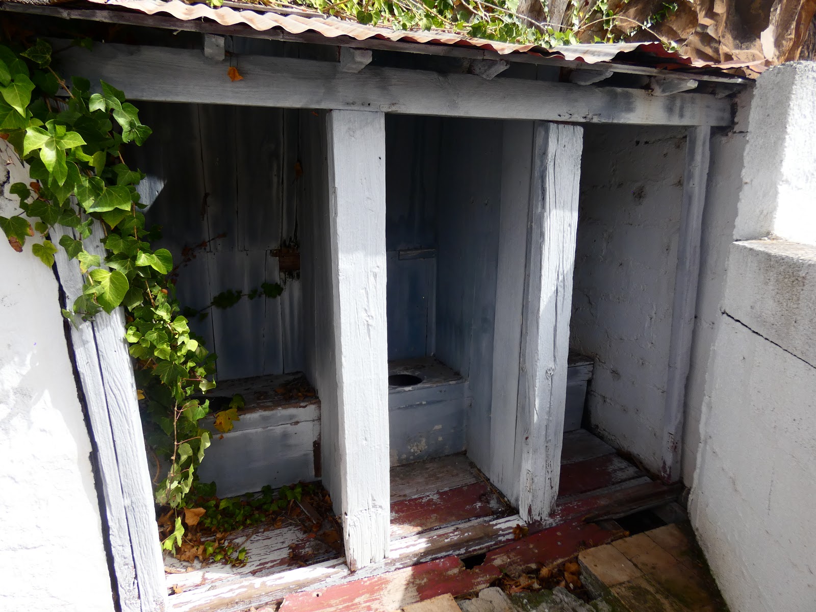 ENCANTO PALMERO: Antiguas Letrinas de los años 40.