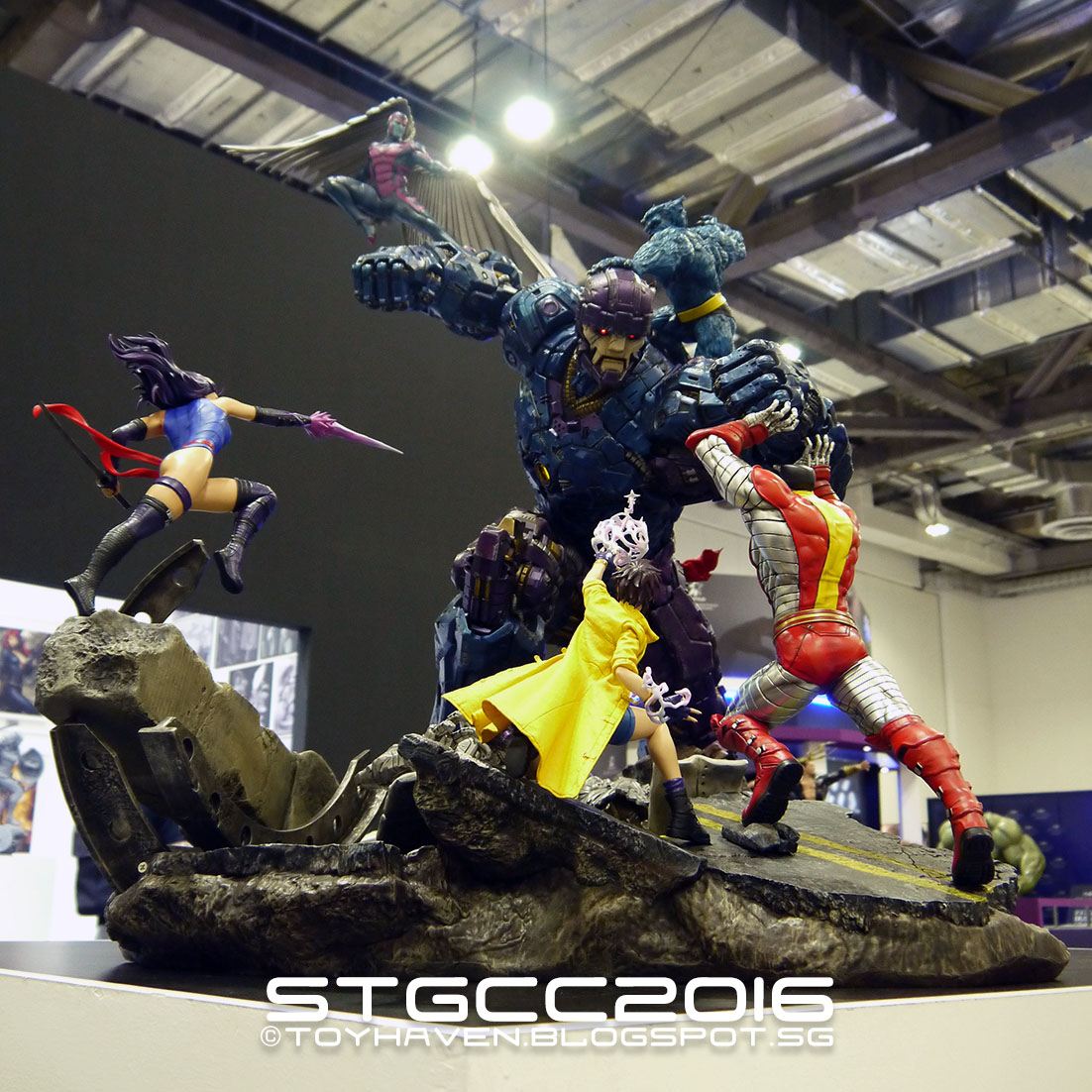 toyhaven SeenSTGCC2016 Part 2 XM Studios Booth XMen, Catwoman