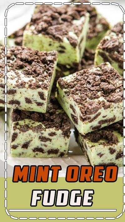 This Mint Oreo Fudge is the perfect easy treat recipe for Mint Oreo lovers, especially for St. Patrick's Day! Make it in minutes with only a few ingredients! Recipe from thebusybaker.ca! #stpatricksday #green #fudge #chocolate #whitechocolate #oreo #dessert #treat #sweet