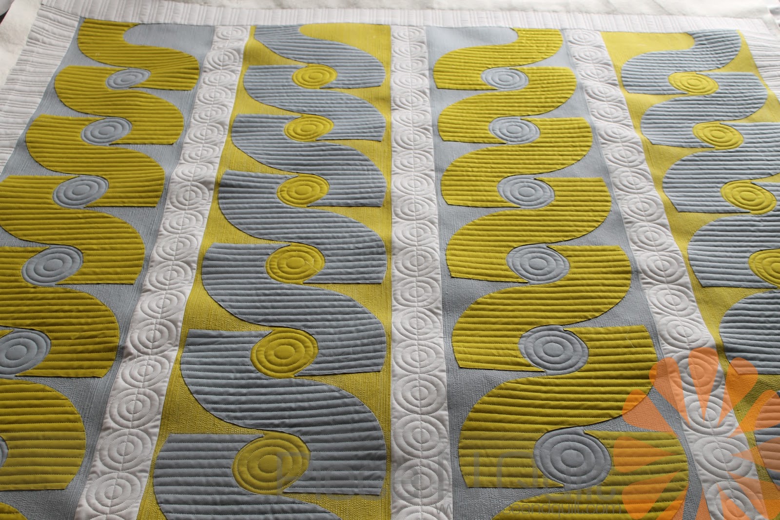Piece N Quilt: Custom Machine Quilting a Modern Quilt - by Natalia Bonner