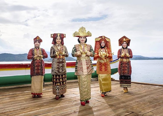 Pakaian Adat Provinsi Lampung - Pakaian Adat Tradisional Tulang Bawang Pakaian Adat Provinsi Lampung - Pakaian Adat Tradisional Tulang Bawang