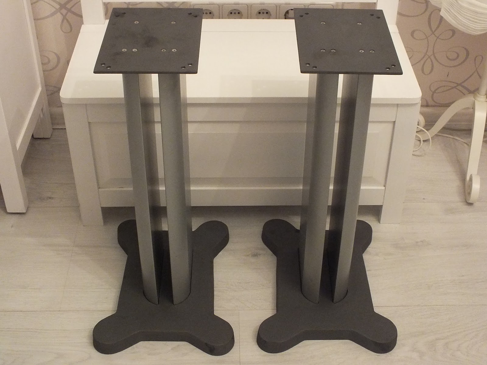 Infrequent Sound [sex.tex] technology: B&W Bowers & Wilkins FS-700