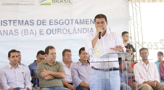 Umburanas: Sistema de esgotamento é inaugurado com a presença de autoridades políticas