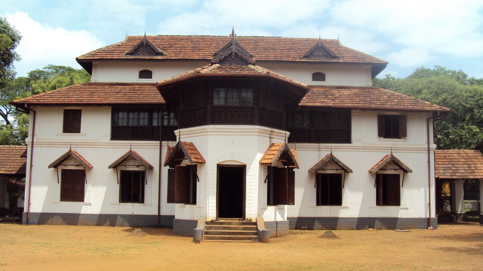 HISTORY CLUB FOR STUDENTS: HISTORICAL PLACES OF THRISSUR