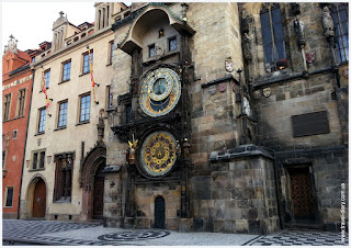 Пражские часы с фигурами католических святых
