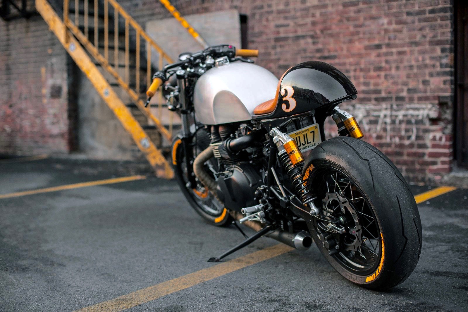 Коферейсер. Triumph Thruxton Cafe Racer. Triumph Coffee Racer. Мотоцикл Триумф кафе рейсер. Триумф мотоцикл кофе рейсер.