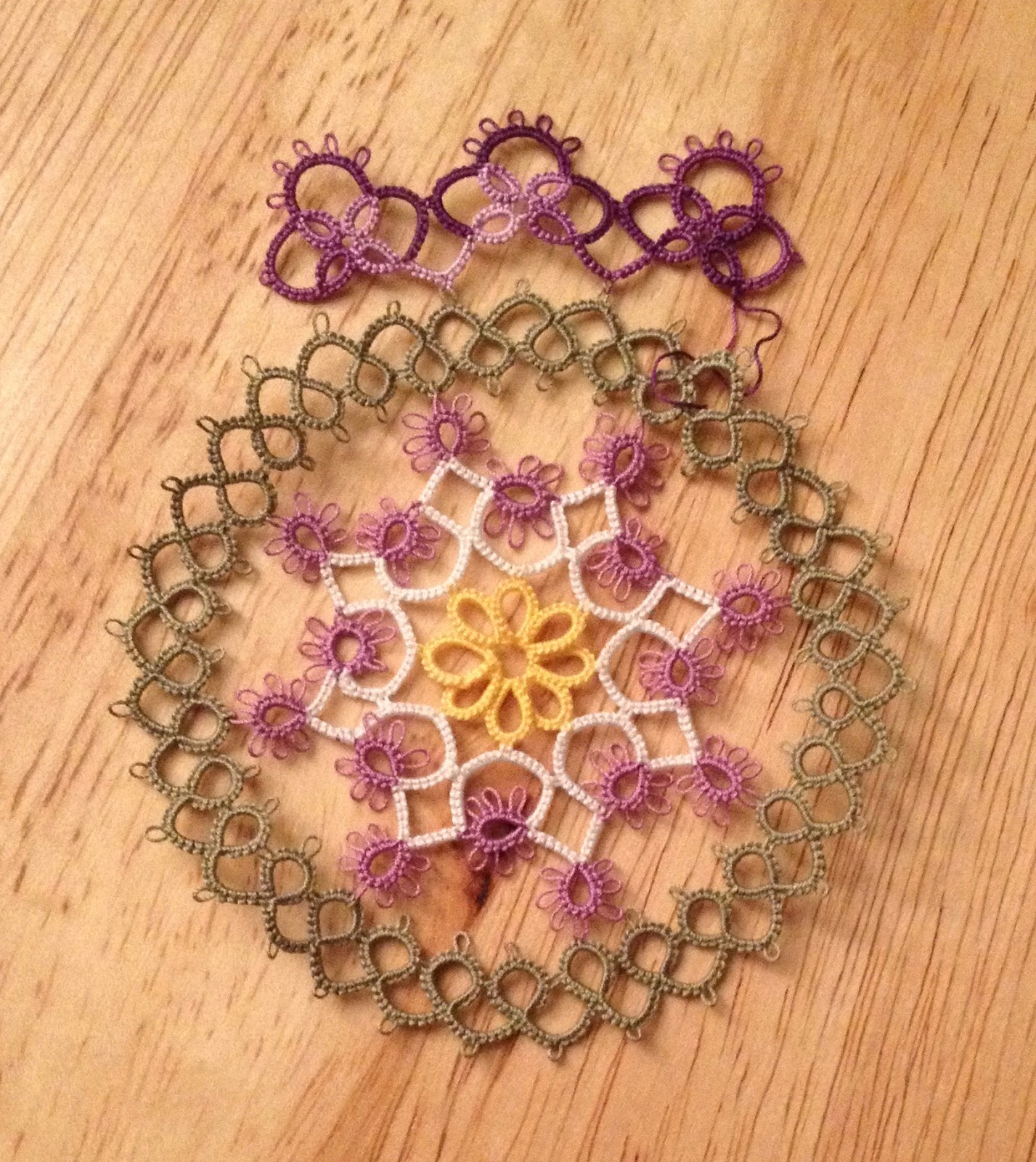 Tatting We make lace with lots of little knots! Renulek Spring 2016