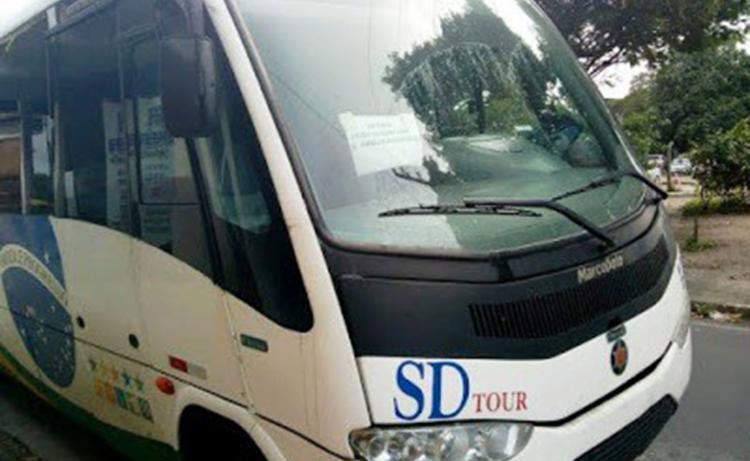 Micro-ônibus com 17 policiais é alvo de assaltantes em Feira de Santana