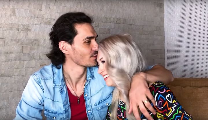 George Burcea merge săptămânal să-și viziteze fetițele. Andreea Bălan se descurcă cu greu în rolul de mamă singură: ”Mă trezesc de trei ori pe noapte”