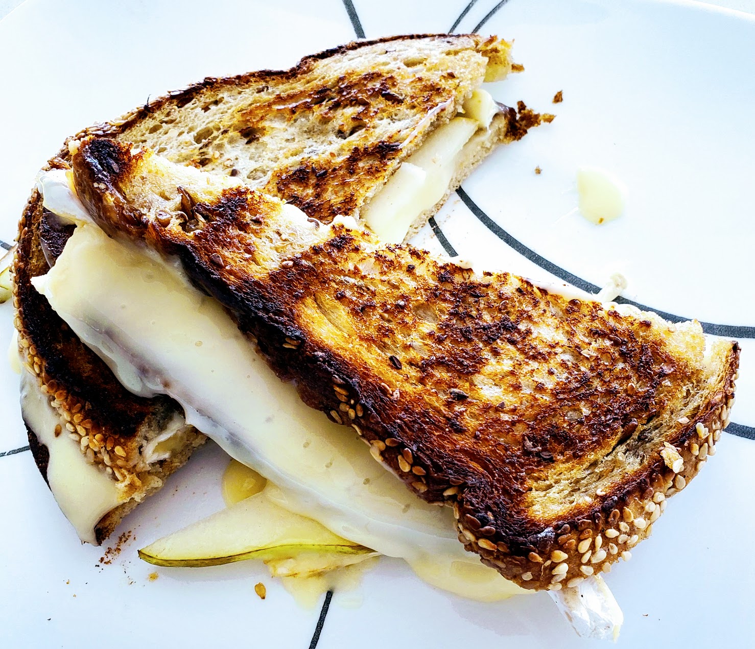 Brie grill cheese with pear