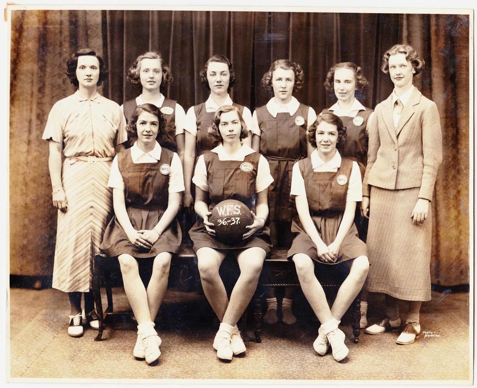 Papergreat: My grandmother on the Wilmington Friends School basketball team Papergreat: My grandmother on the Wilmington Friends School basketball team