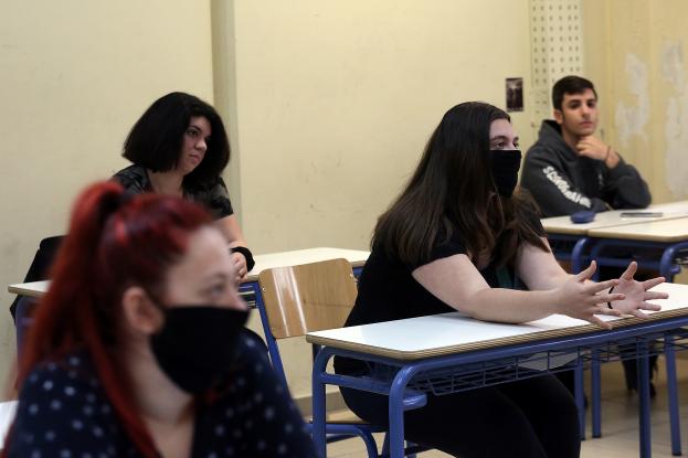 Ο «25λογος» Κεραμέως για μάσκα στα σχολεία - Καμιά αναφορά για λιγότερους μαθητές ανά τμήμα και μόνιμες προσλήψεις