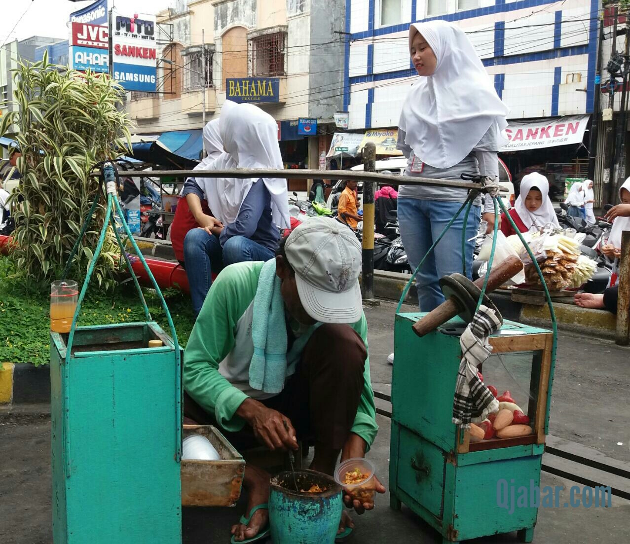 Rujak Bebek Makanan Khas Tradisional Yang Beken Di Perkotaan Q Jabar Cepat Akurat