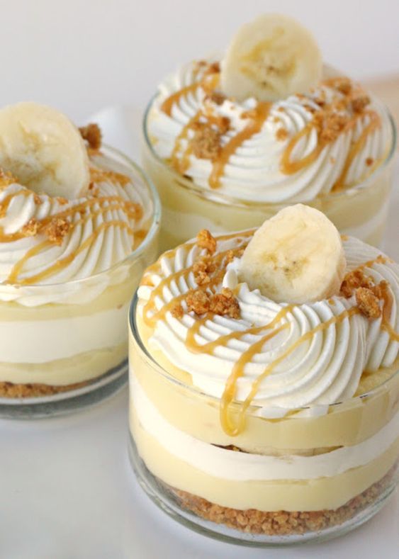 This Banana Caramel Cream Dessert is simply one of the most delicious desserts ever! Sweet, creamy, crunchy... this dessert has it all!