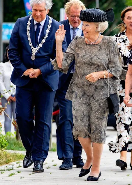 Princess Beatrix wore a grey embroidered print outfit, top and skirt at the opening of Safe Veste in Capelle aan den IJssel