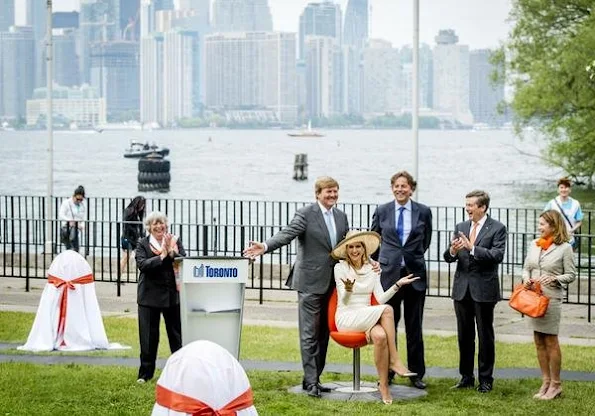 Dutch royals gift seven 'Tulpi-chairs' to Toronto