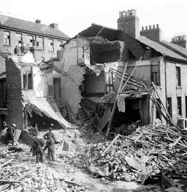 19 November 1940 worldwartwo.filminspector.com Leicester bomb damage