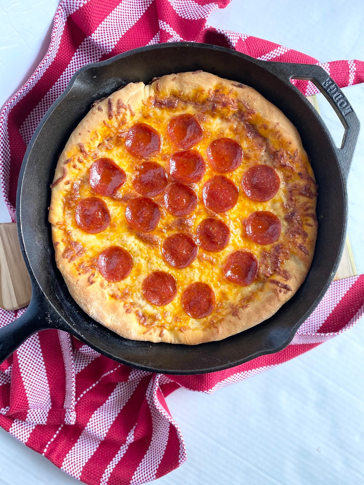 How To Make Cast Iron Skillet (Pan) Pizza - Thursday Night Pizza