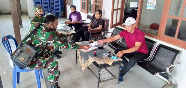 Tingkatkan Koordinasi, Babinsa Newung Komsos Dengan Kepala Desa