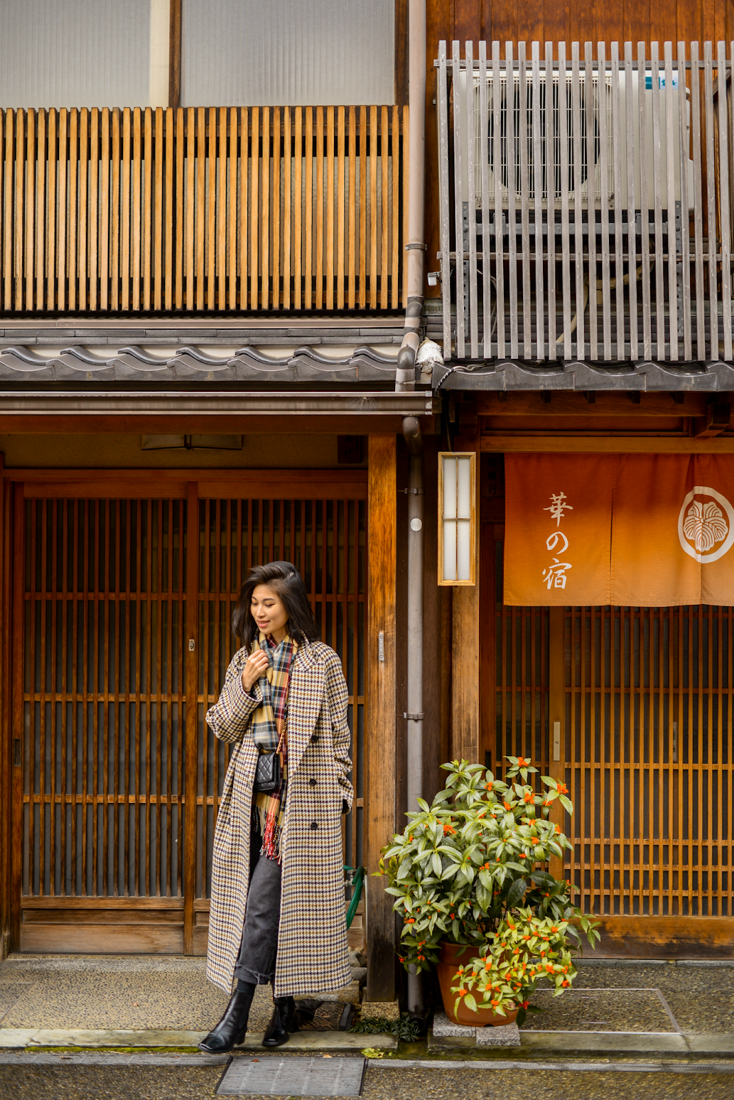 Winter outfit ideas of Japan, Japan's gold town Kanazawa, Kanazawa trip from Tokyo, must-visit cities in Japan, Nishi Chaya District, Higashi Chaya District, photogenic and charming towns in Japan - FOREVERVANNY