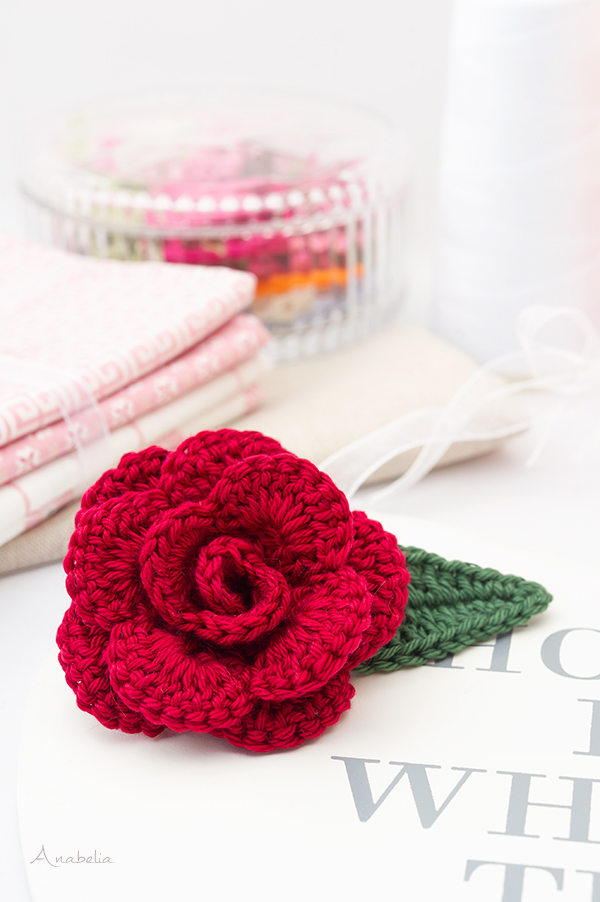 Natural-looking crochet rose, free pattern Natural-looking crochet rose, free pattern