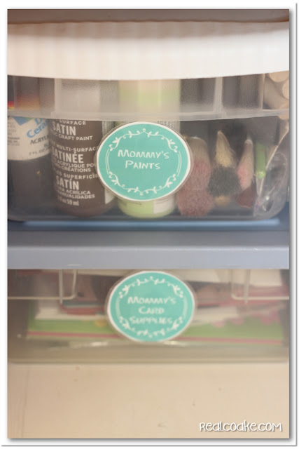 Great Craft Organization of kids craft supplies using printable labels. #Crafts #Kids #Organizing #RealCoake Great Craft Organization of kids craft supplies using printable labels. #Crafts #Kids #Organizing #RealCoake