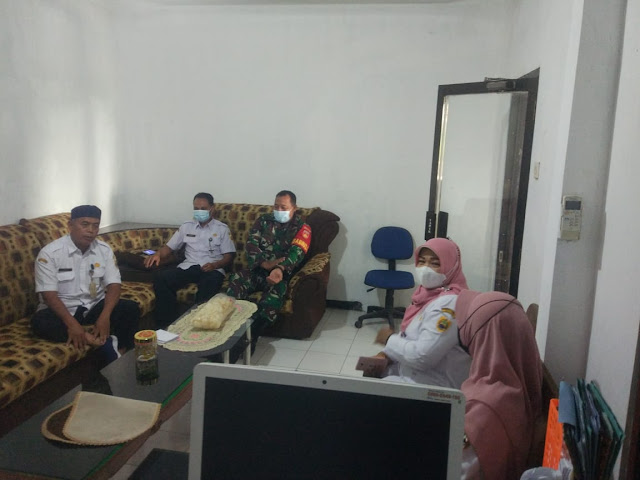 Bagini Kedekatan Babinsa Krebet dengan Aparat Desa Bagini Kedekatan Babinsa Krebet dengan Aparat Desa