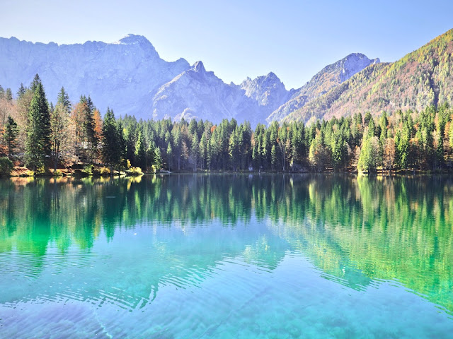 Laghi di Fusine (jezera Fusine) - oblast regionu Friuli-Venezia Giulia, pohraničí Itálie-Rakousko-Slovinsko