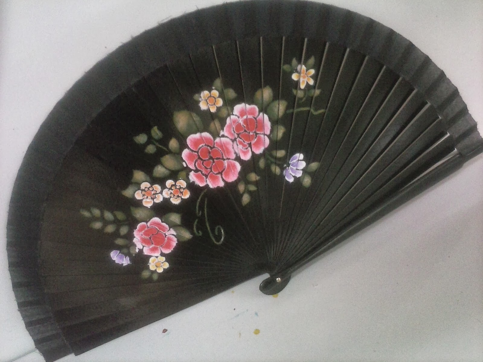 piedrapapeltijera: Abanico pintado con estarcido en acrilicos