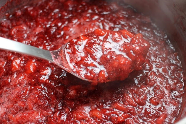 What's the contrast between jam, jelly, and preserves? What's the contrast between jam, jelly, and preserves?