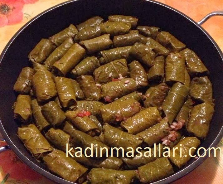 Etli Yaprak Sarması (Dolması)Kadın Masalları