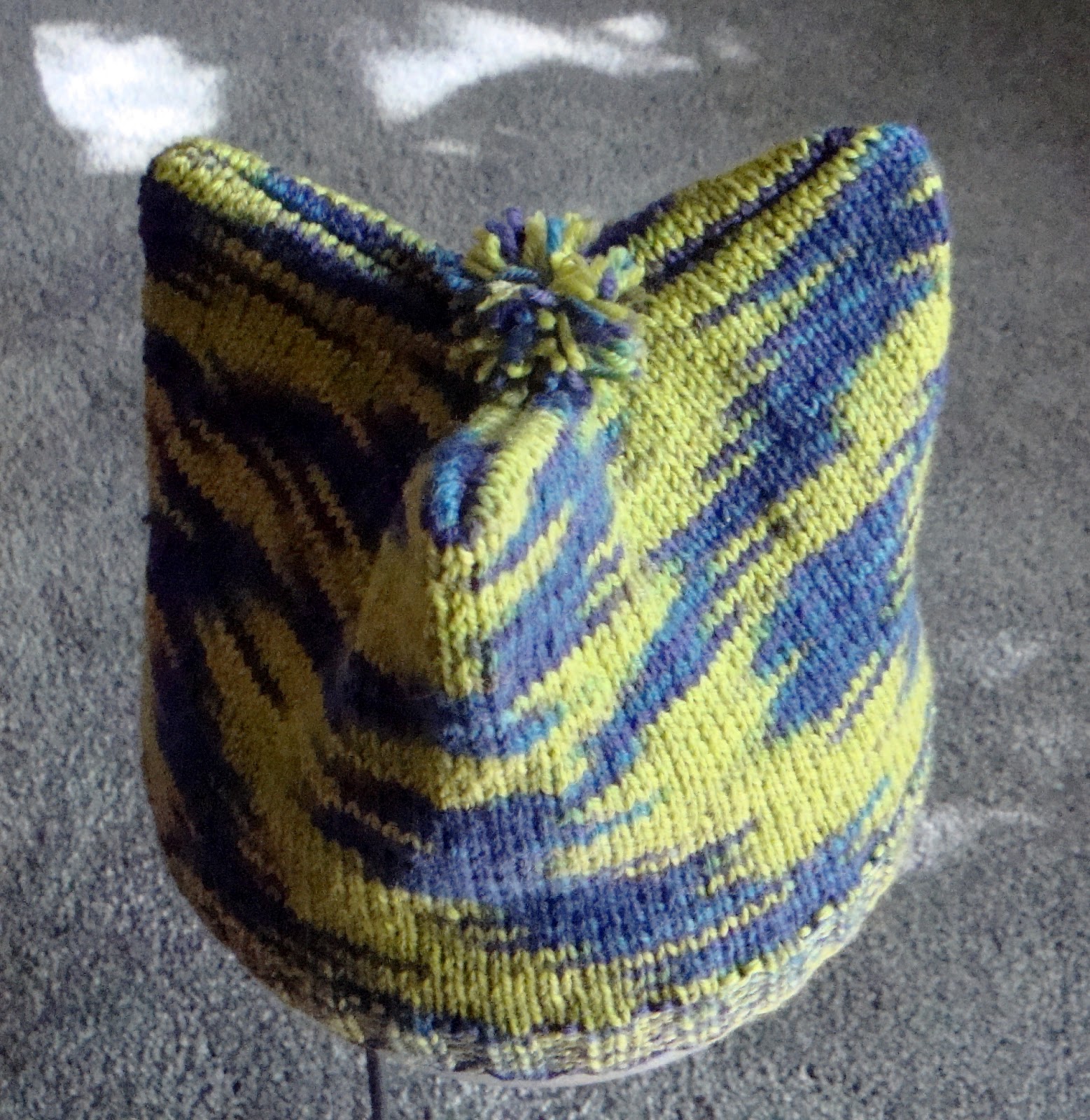 Kim's Knitting Korner: Tri-Corner Baby Hat