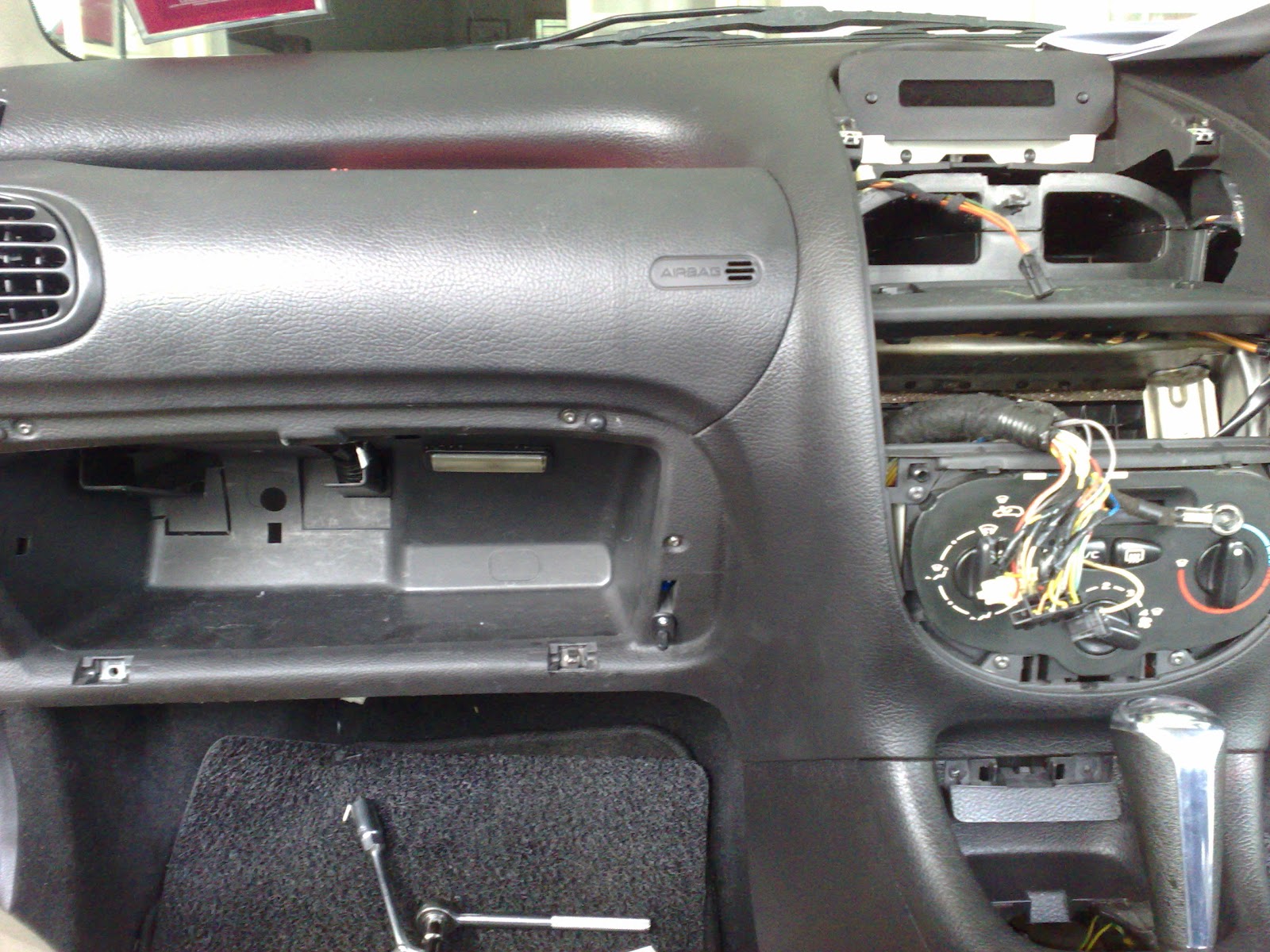 Adventures With My 206 And Citroen Evasion Glove Box Light