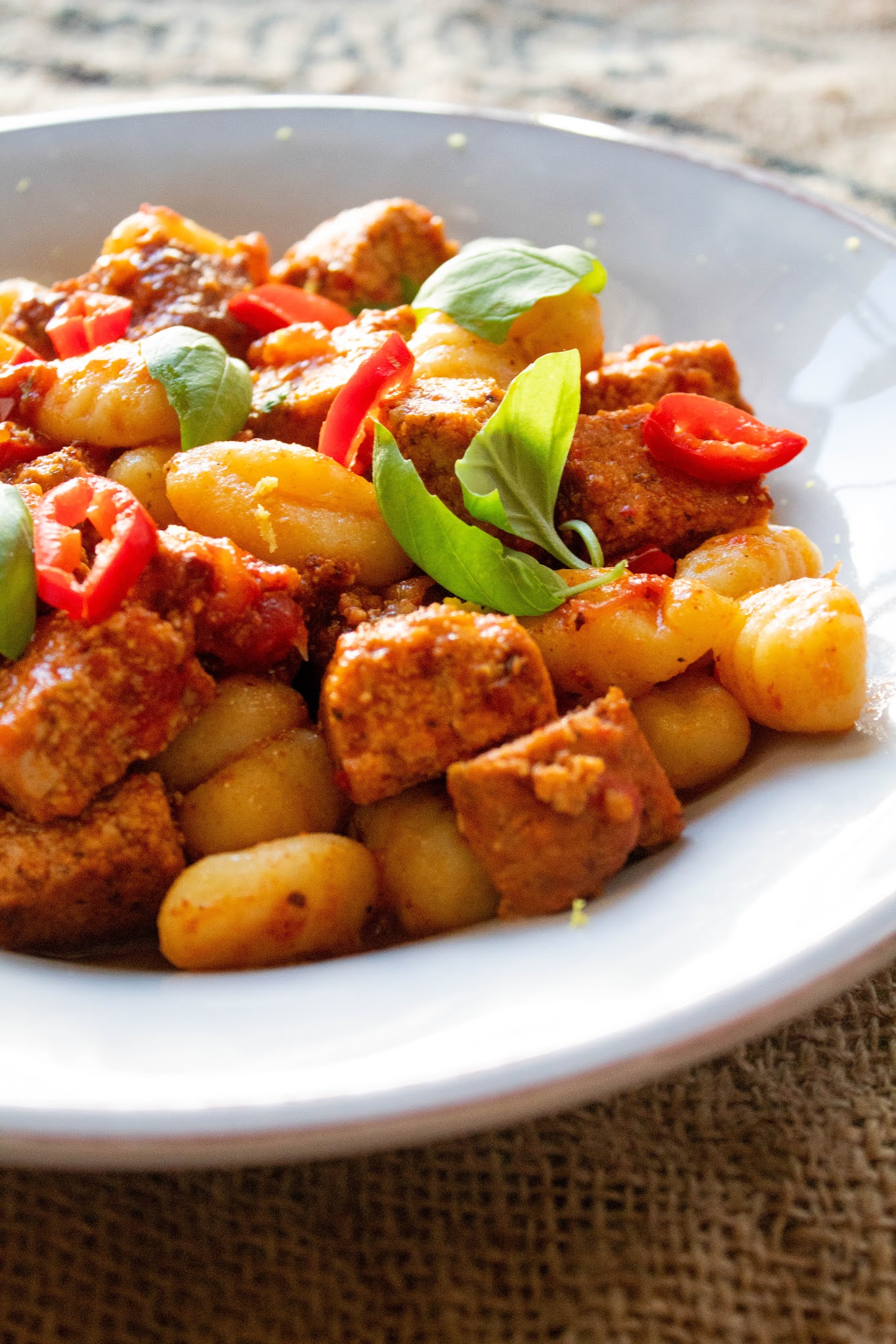 RAPA TACHOS Gnocchi com tofu rosso