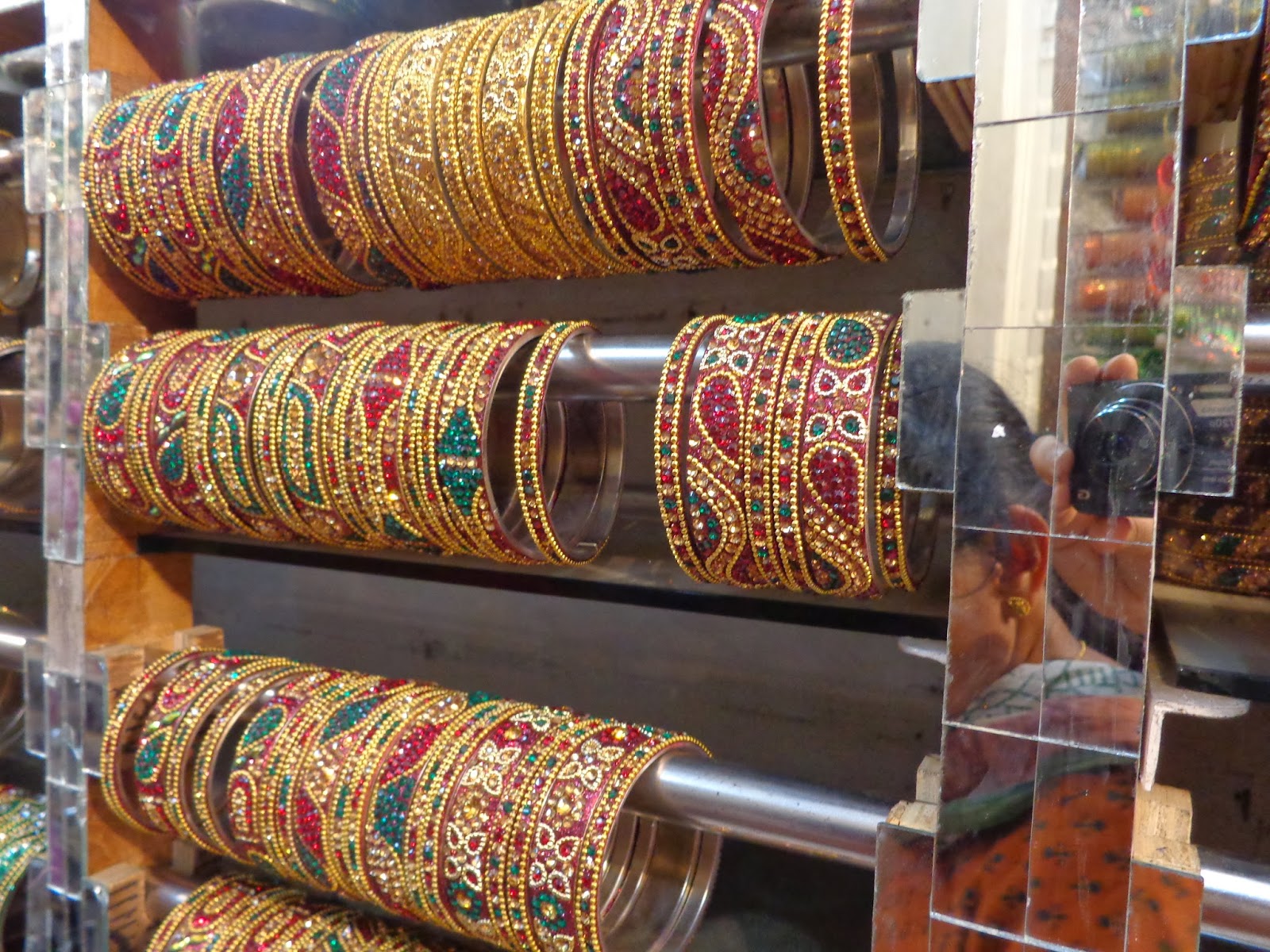 Unparalleled India Largest bangles market in India