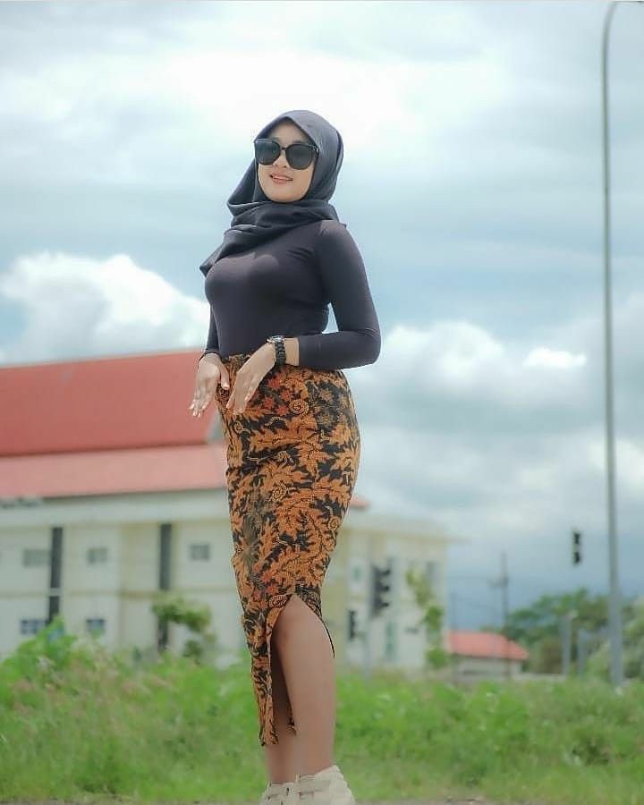 Aku Bukan Bahan Ngocok Kamu Ya ! Aku Lonte Ada Harga nya!!