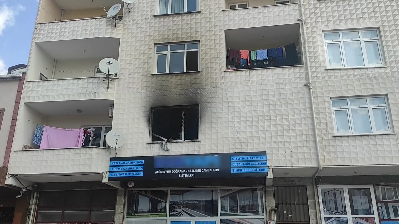 Samandıra'da yangın: Anne ve çocuğu hastaneye kaldırıldı