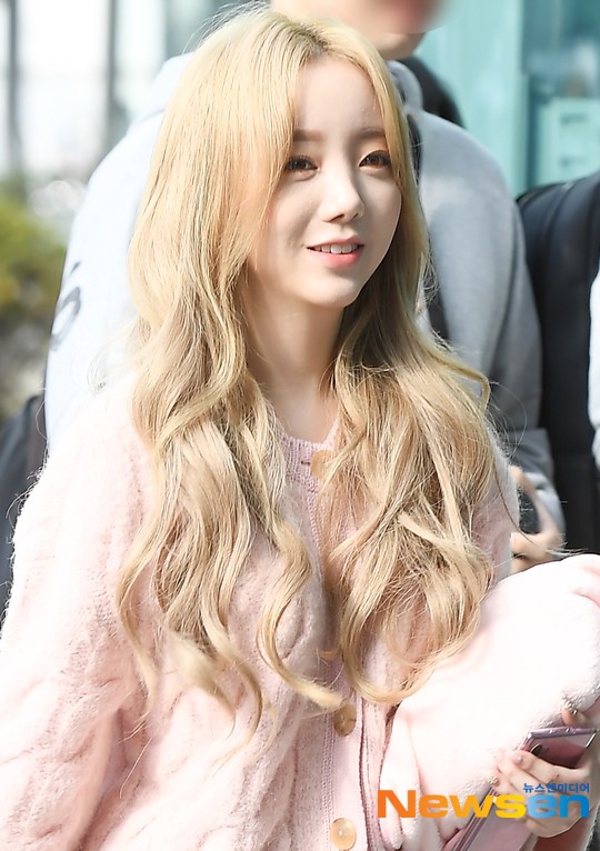 LOVELYZ Kei looks as lovely as the real baby on her way to SBS PowerFM! - Story Kpop