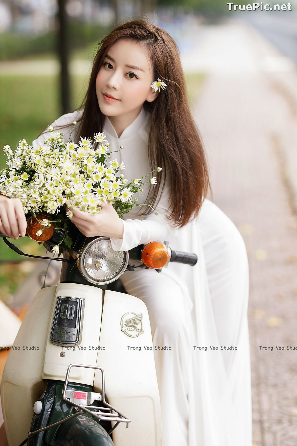 Image The Beauty of Vietnamese Girls with Traditional Dress (Ao Dai) #5 - TruePic.net - Picture-28