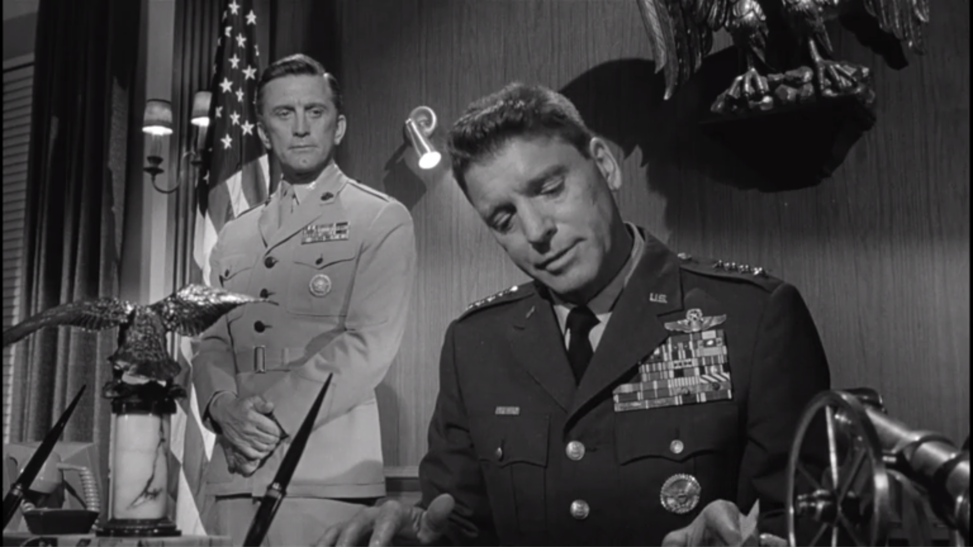 Берт ланкастер и кирк дуглас. Фильм семь дней в мае. Фильм семь дней в мае. Фильм семь дней в мае. Семь дней в мае 1964.
