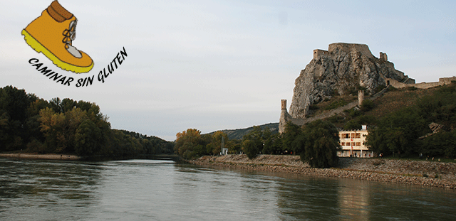 Castillo Devínky hrad junto río Morava, afluente del Danubio