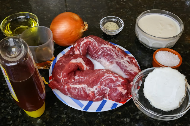 Imagen de ingredientes de solomillo de cerdo en salsa de queso